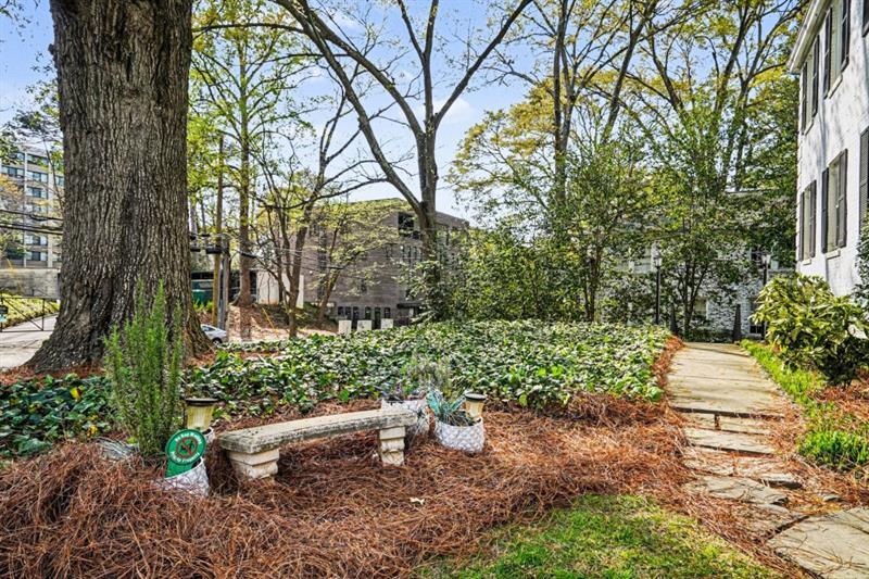 21 Peachtree Memorial Drive NW