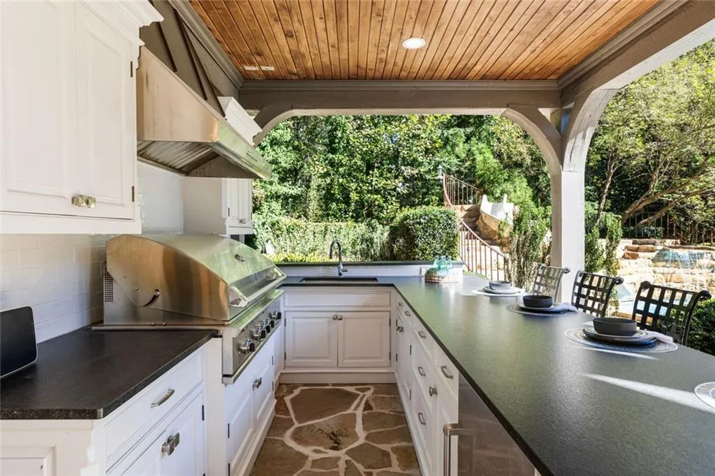 Marietta, Georgia 30067, United States, 7 Bedrooms Bedrooms, ,8 BathroomsBathrooms,Residential,Active,232521