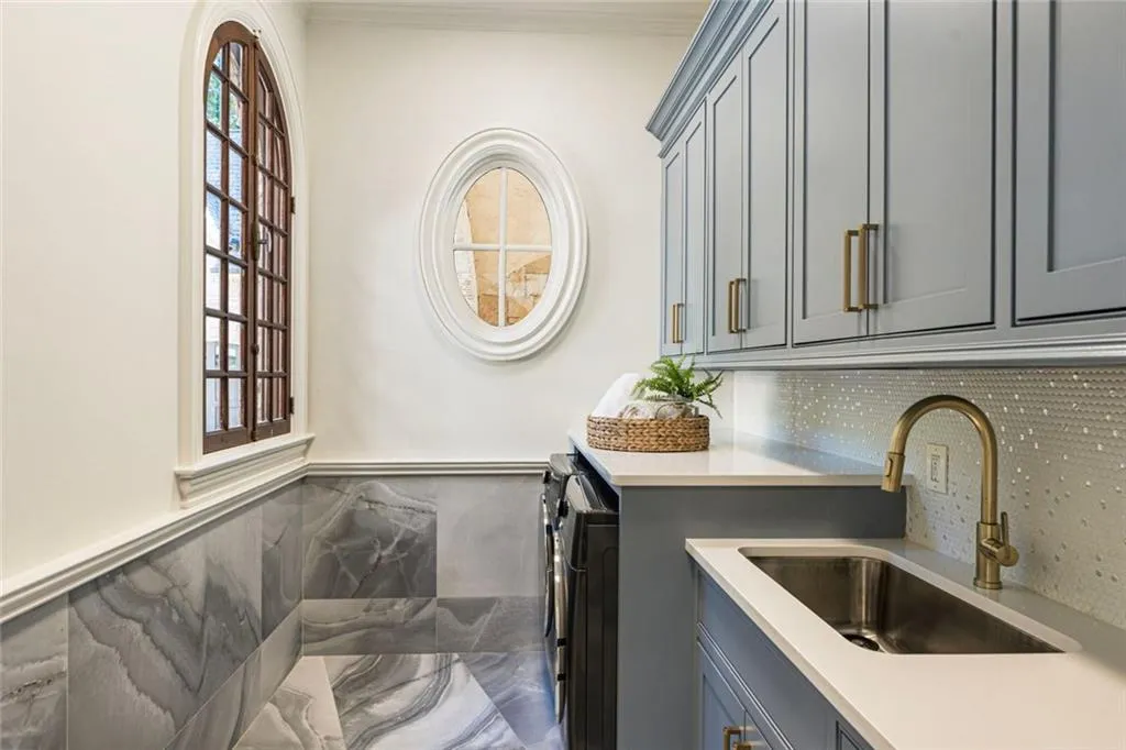 Marietta, Georgia 30067, United States, 7 Bedrooms Bedrooms, ,8 BathroomsBathrooms,Residential,Active,232521