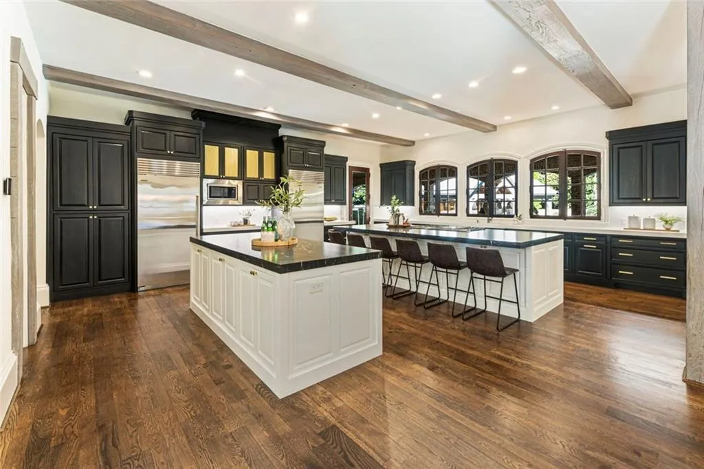 Marietta, Georgia 30067, United States, 7 Bedrooms Bedrooms, ,8 BathroomsBathrooms,Residential,Active,232521