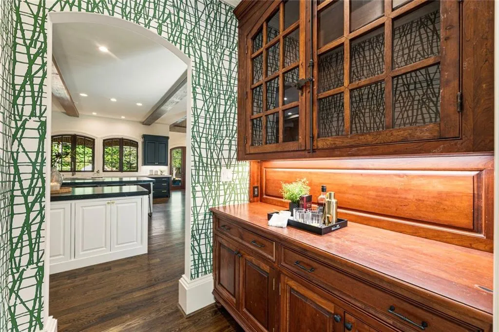 Marietta, Georgia 30067, United States, 7 Bedrooms Bedrooms, ,8 BathroomsBathrooms,Residential,Active,232521