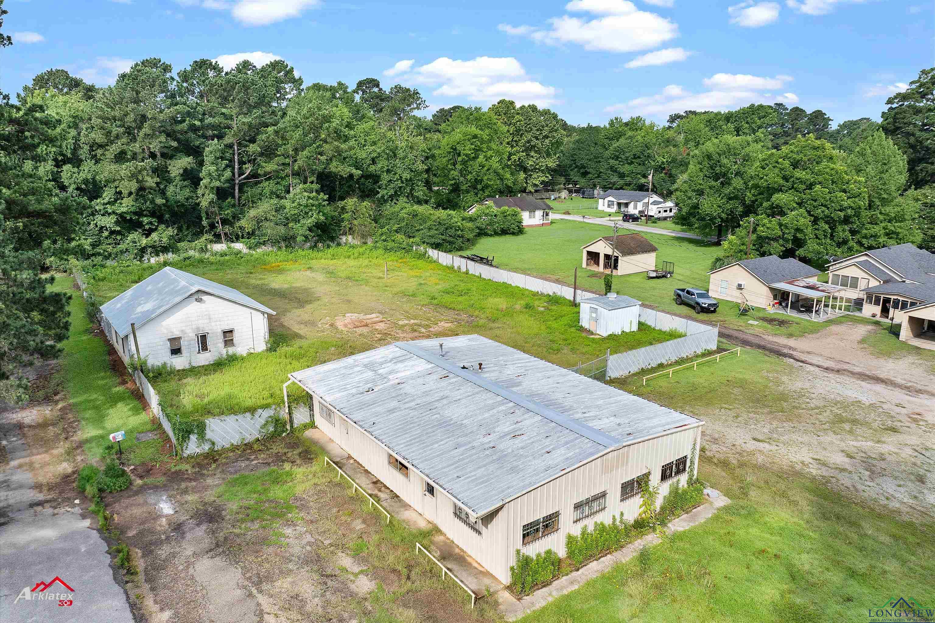 707 Willow St, Carthage, Texas image 2