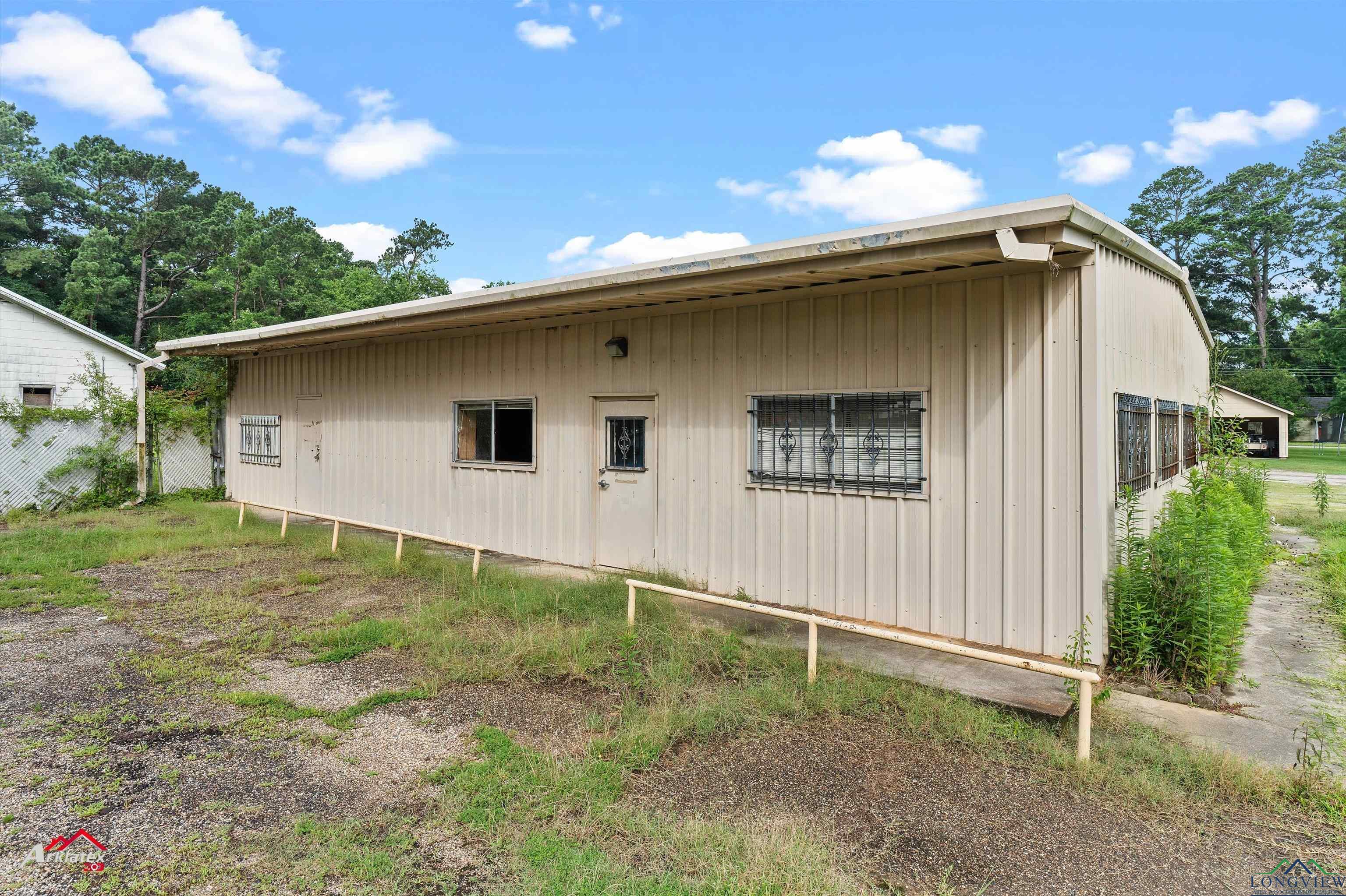 707 Willow St, Carthage, Texas image 8