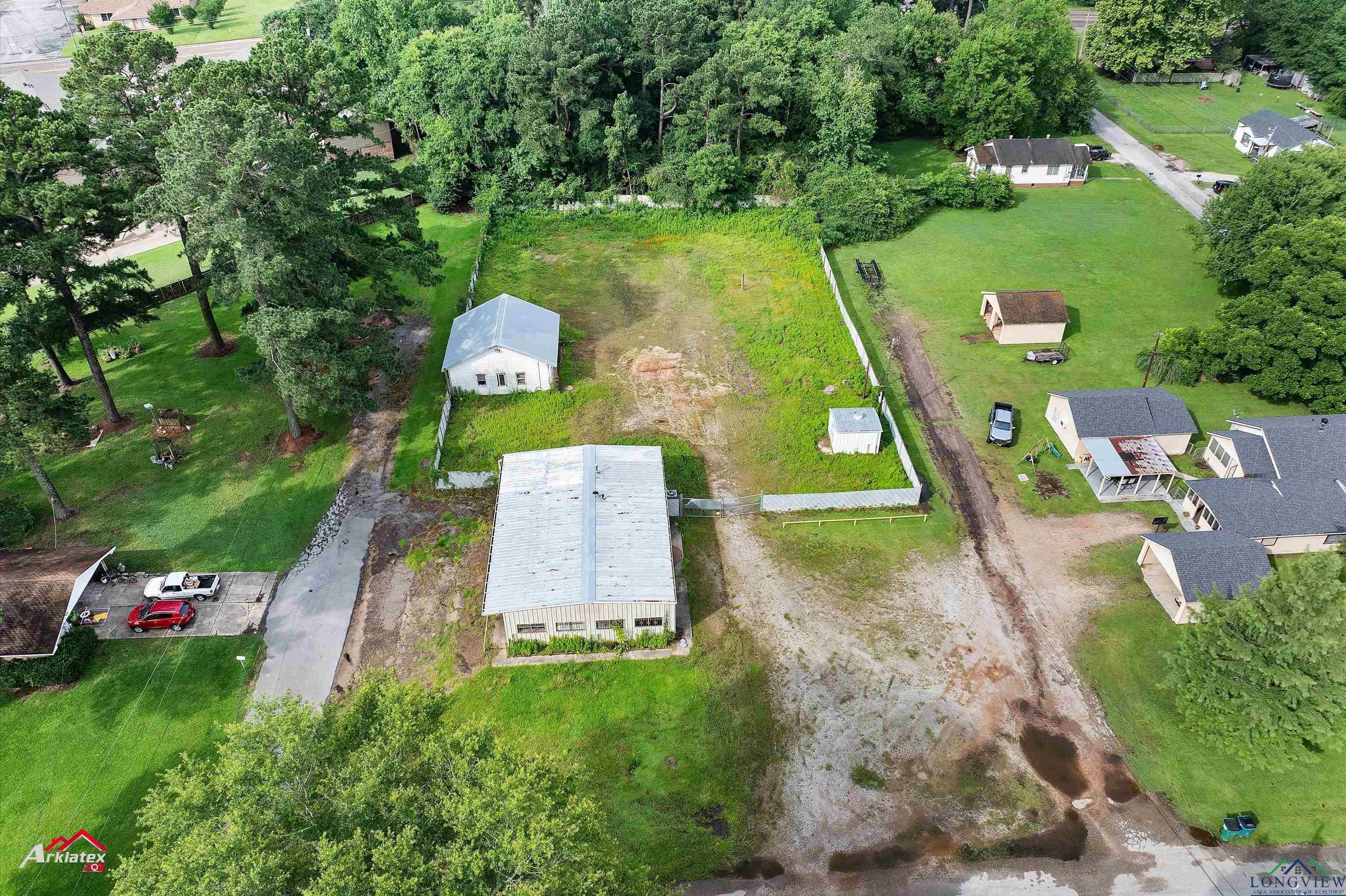 707 Willow St, Carthage, Texas image 3