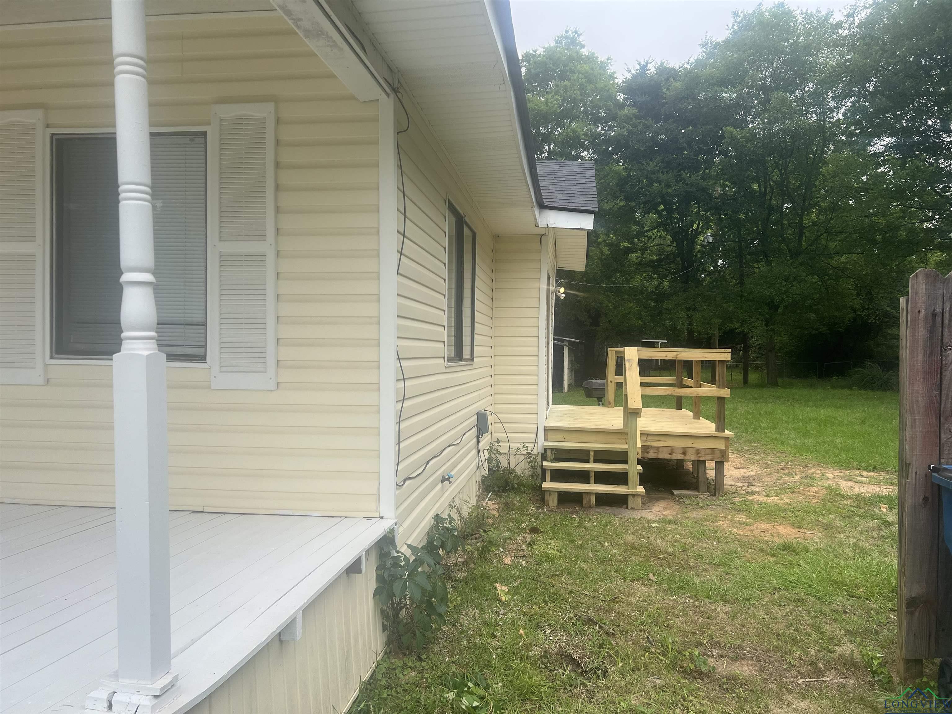 1609 Bomar St, Marshall, Texas image 2