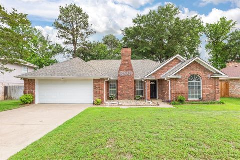 Homes For Sale - 1132 Kensington Court<br/> Longview, TX 75605