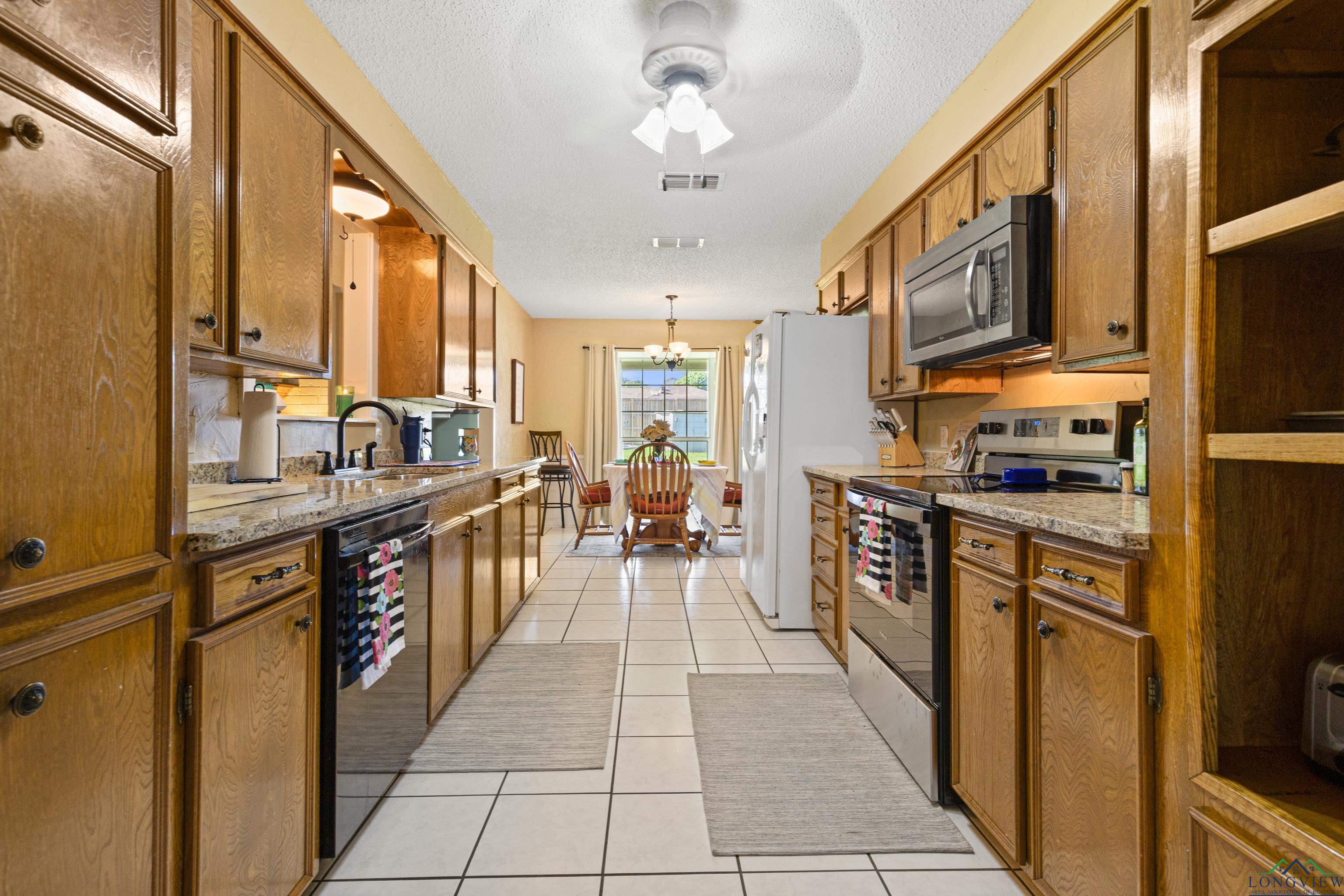 624 Green Oak Dr, Longview, Texas image 9