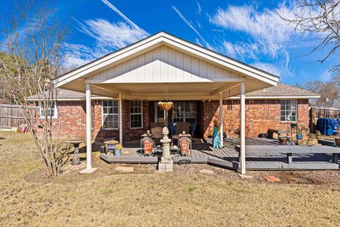 Homes For Sale - 102 Fairway St<br/> Chandler, TX 75758