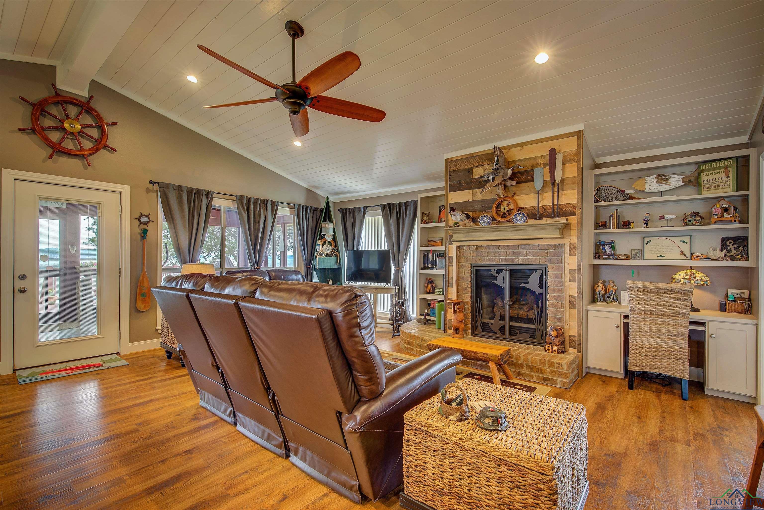 209 Rocky Point Rd, Mount Vernon, Texas image 6