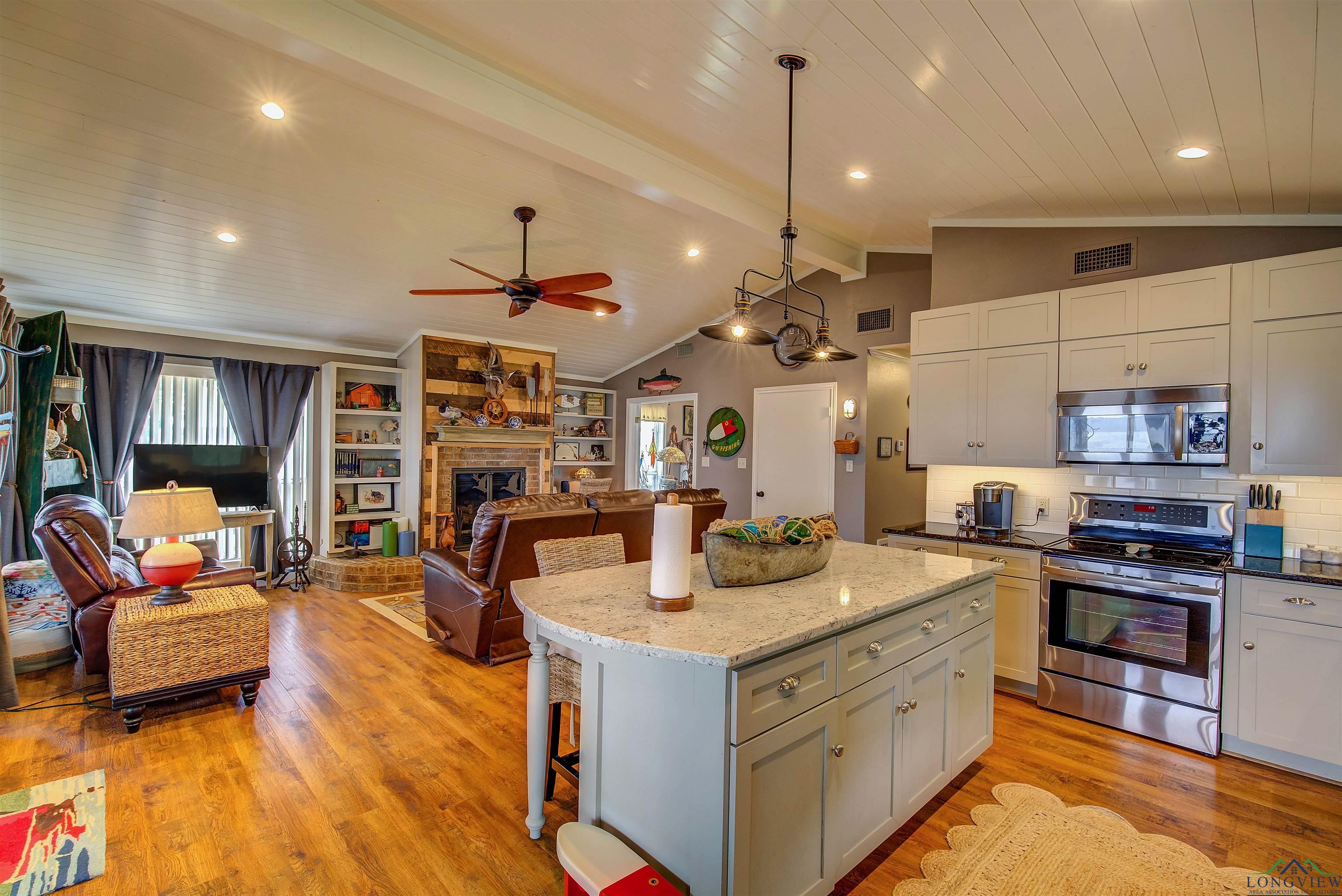 209 Rocky Point Rd, Mount Vernon, Texas image 9