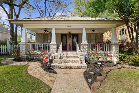 Homes For Sale - 305 W Lafayette St<br/> Jefferson, TX 75657