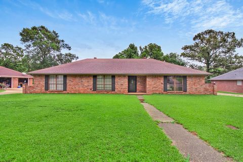 Homes For Sale - 224 Goodnight Trl<br/> Longview, TX 75604