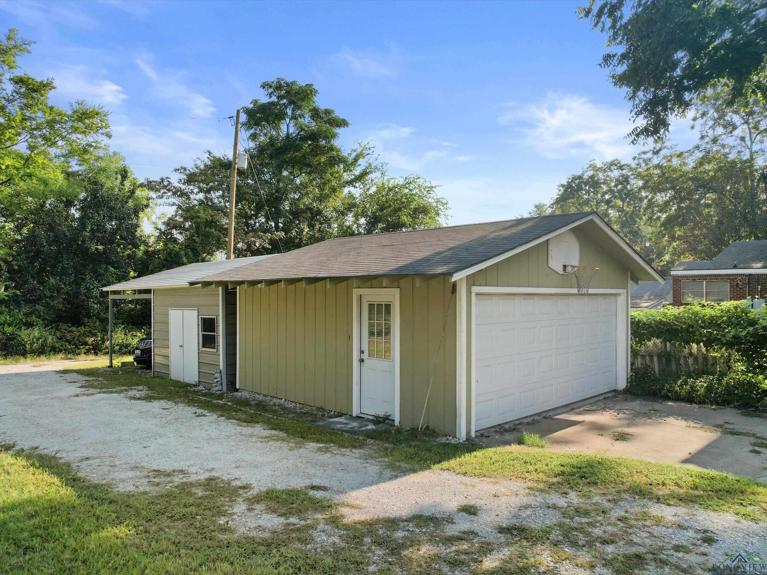 808 W Tyler St, Gilmer, Texas image 5