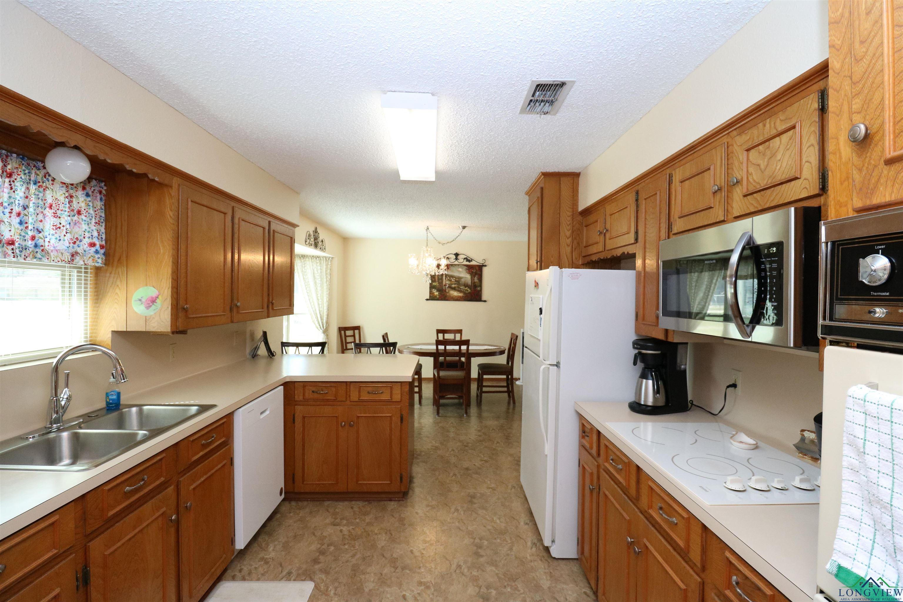 201 Terry St, White Oak, Texas image 11