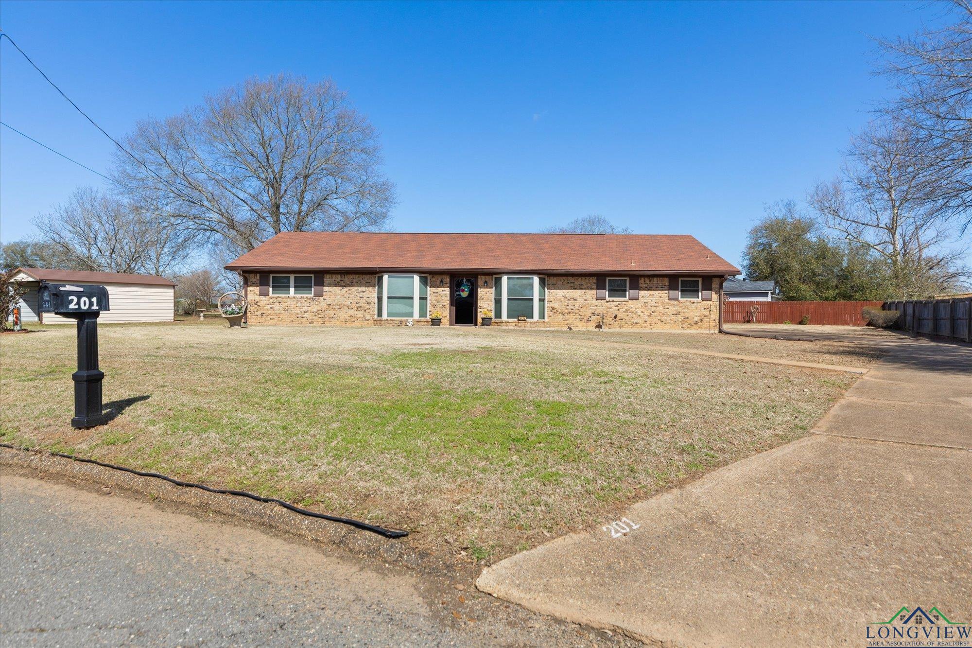 201 Terry St, White Oak, Texas image 2