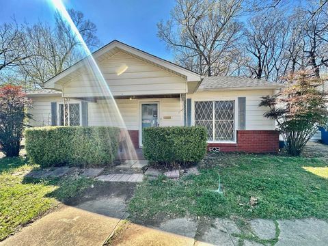 Homes For Sale - 615 Carlisle Dr<br/> Kilgore, TX 75662