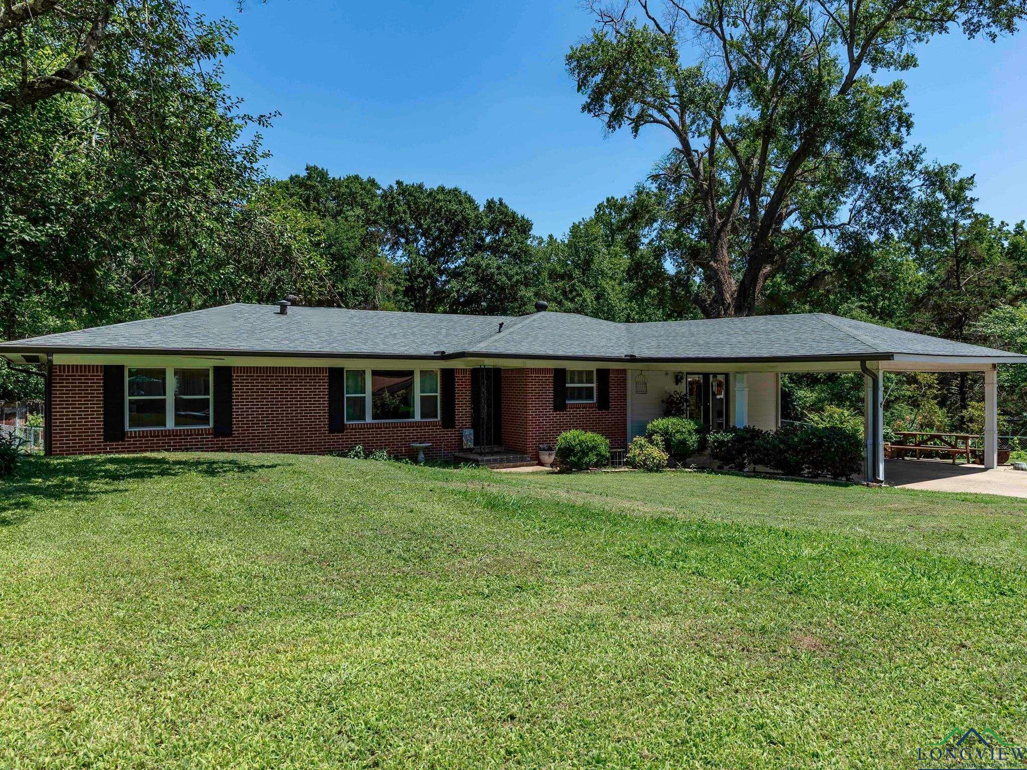 211 Gladstone St, Center, Texas image 1