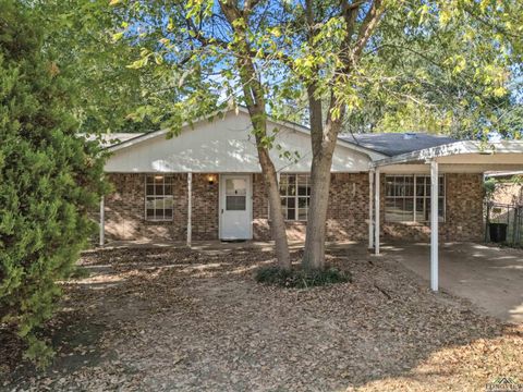 Homes For Sale - 2812 Rampy St<br/> Gladewater, TX 75647