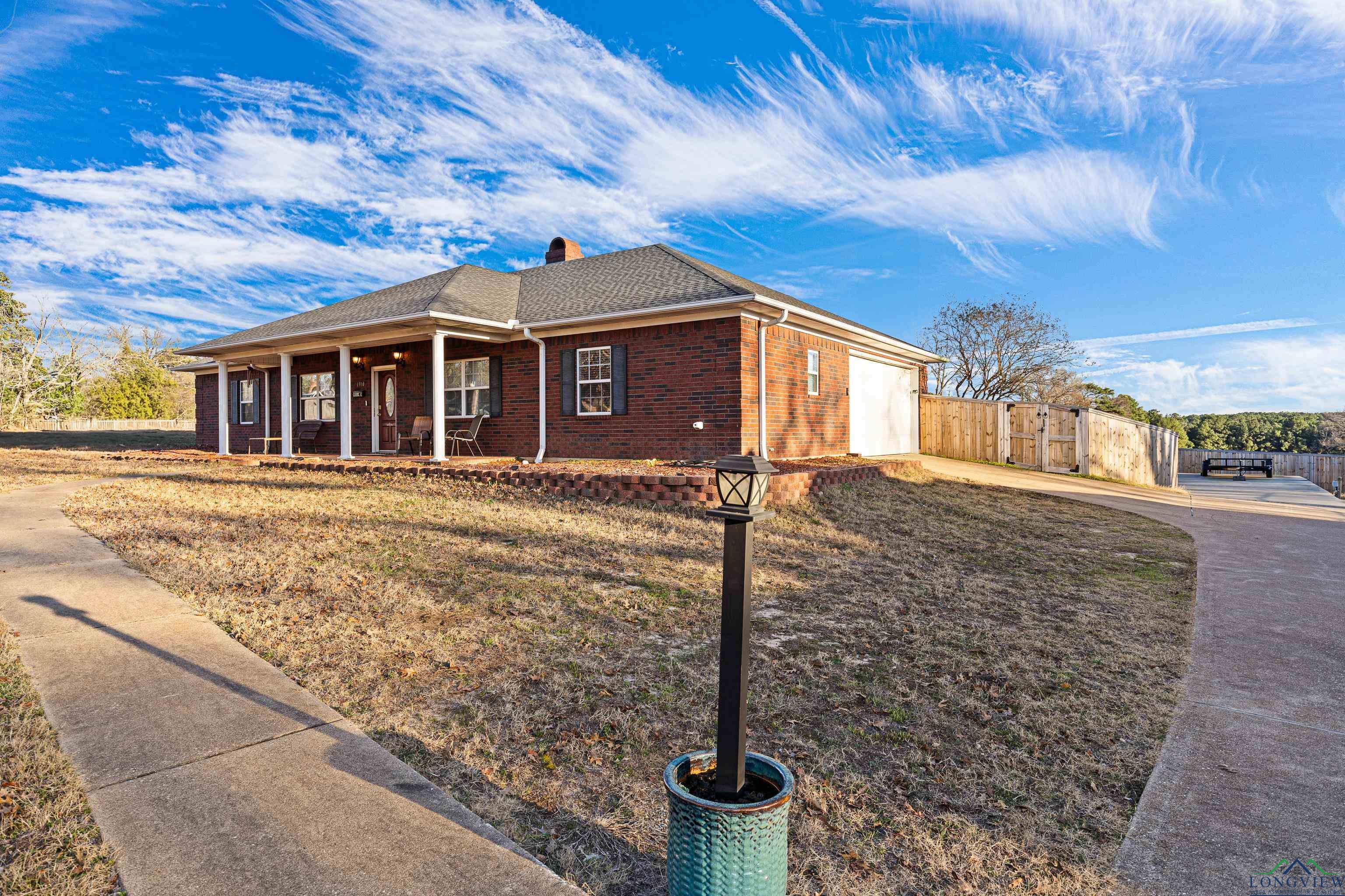 1910 E Main St, Henderson, Texas image 3