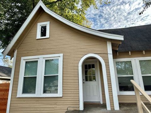 Multifamily For Sale - 1423 E Elm St<br/> Tyler, TX 75702