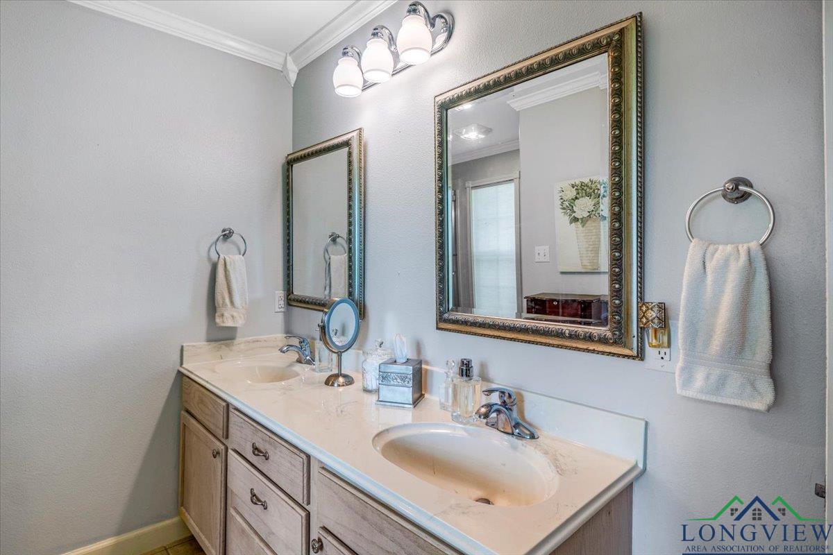 1709 W County Road 302 Avenue, Carthage, Texas image 25