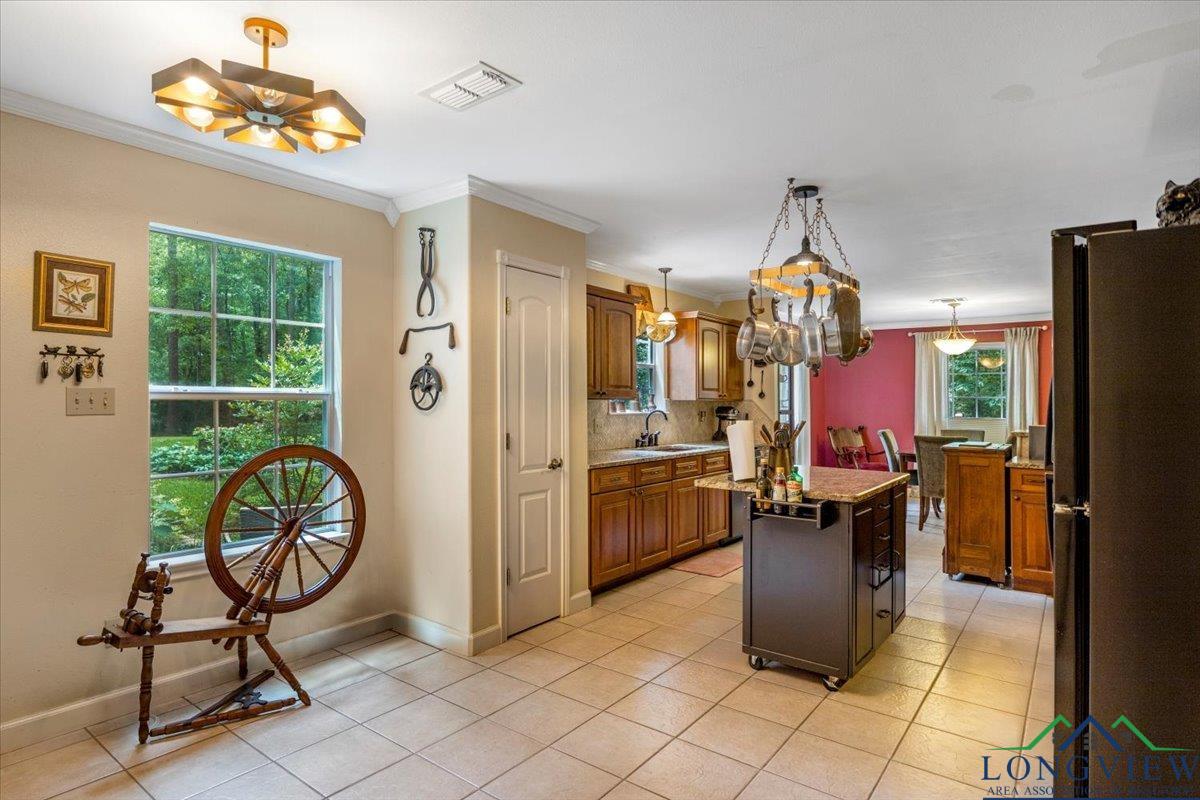 1709 W County Road 302 Avenue, Carthage, Texas image 18