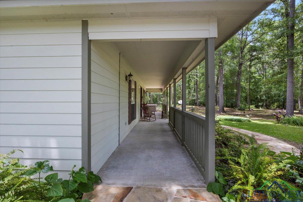 1709 W County Road 302 Avenue, Carthage, Texas image 5
