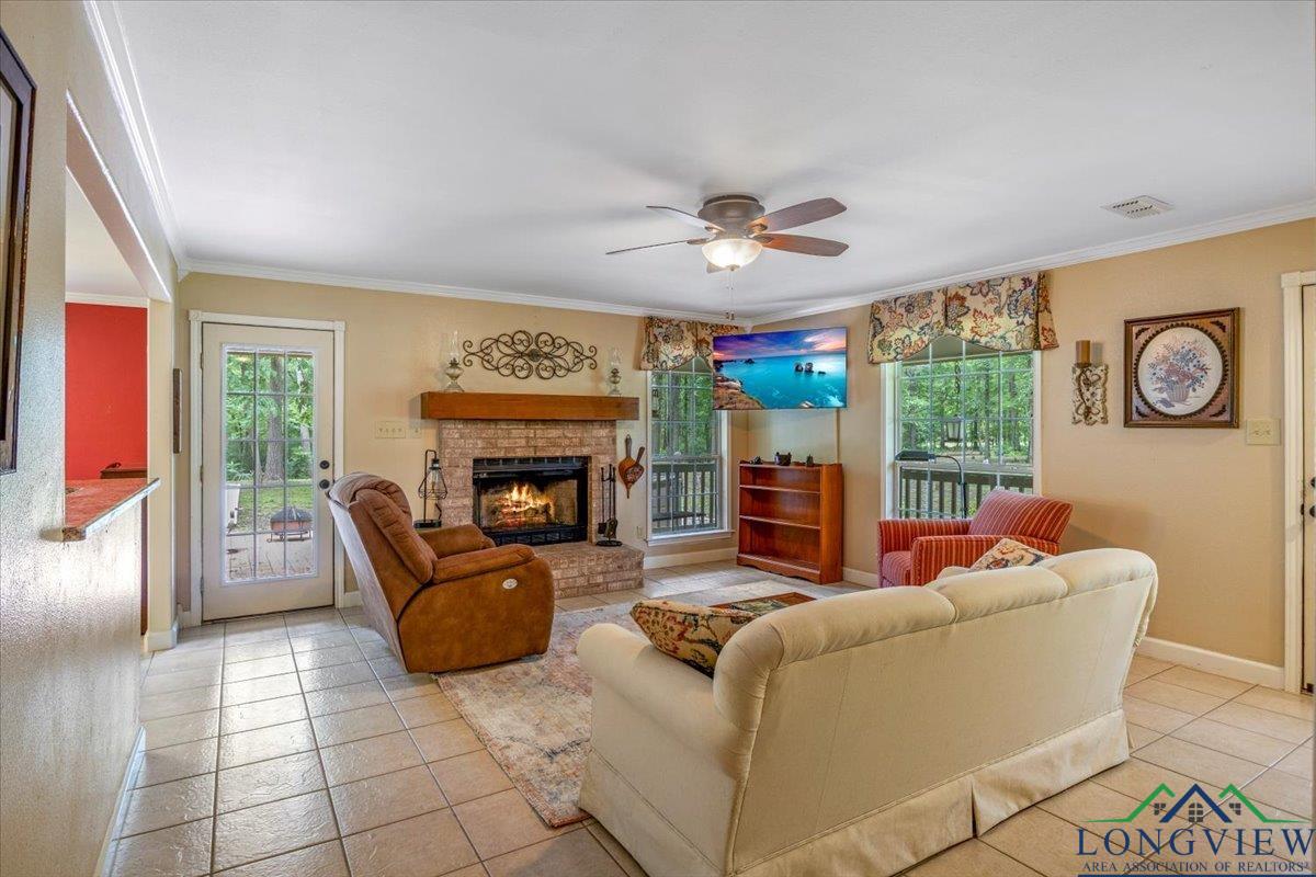 1709 W County Road 302 Avenue, Carthage, Texas image 8