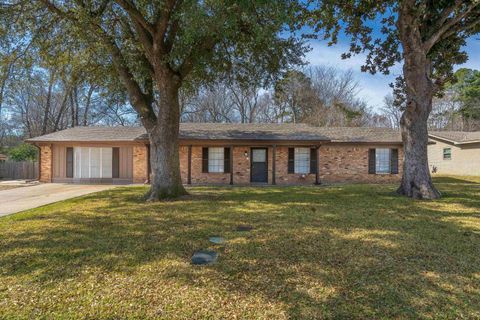 Homes For Sale - 1807 Swan St<br/> Longview, TX 75604
