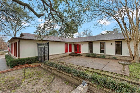 Homes For Sale - 851 Country Place<br/> Longview, TX 75605
