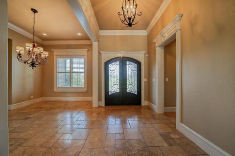 Homes For Sale - 200 Weldon Ln<br/> Longview, TX 75605