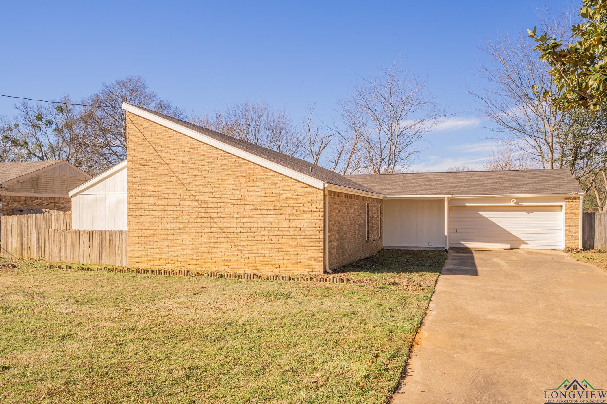 1795 N Shenandoah Ct, Longview, Texas image 2