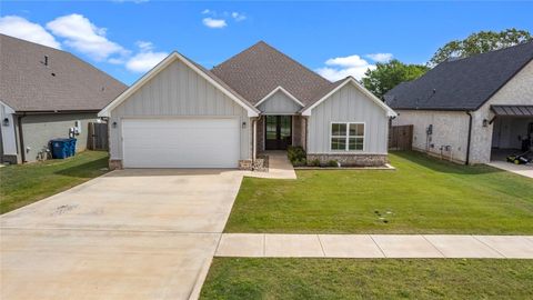 Homes For Sale - 118 Sides Blvd<br/> Smith County, Bullard, TX 75757