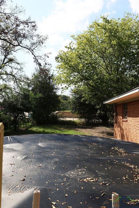 A home in Gladewater