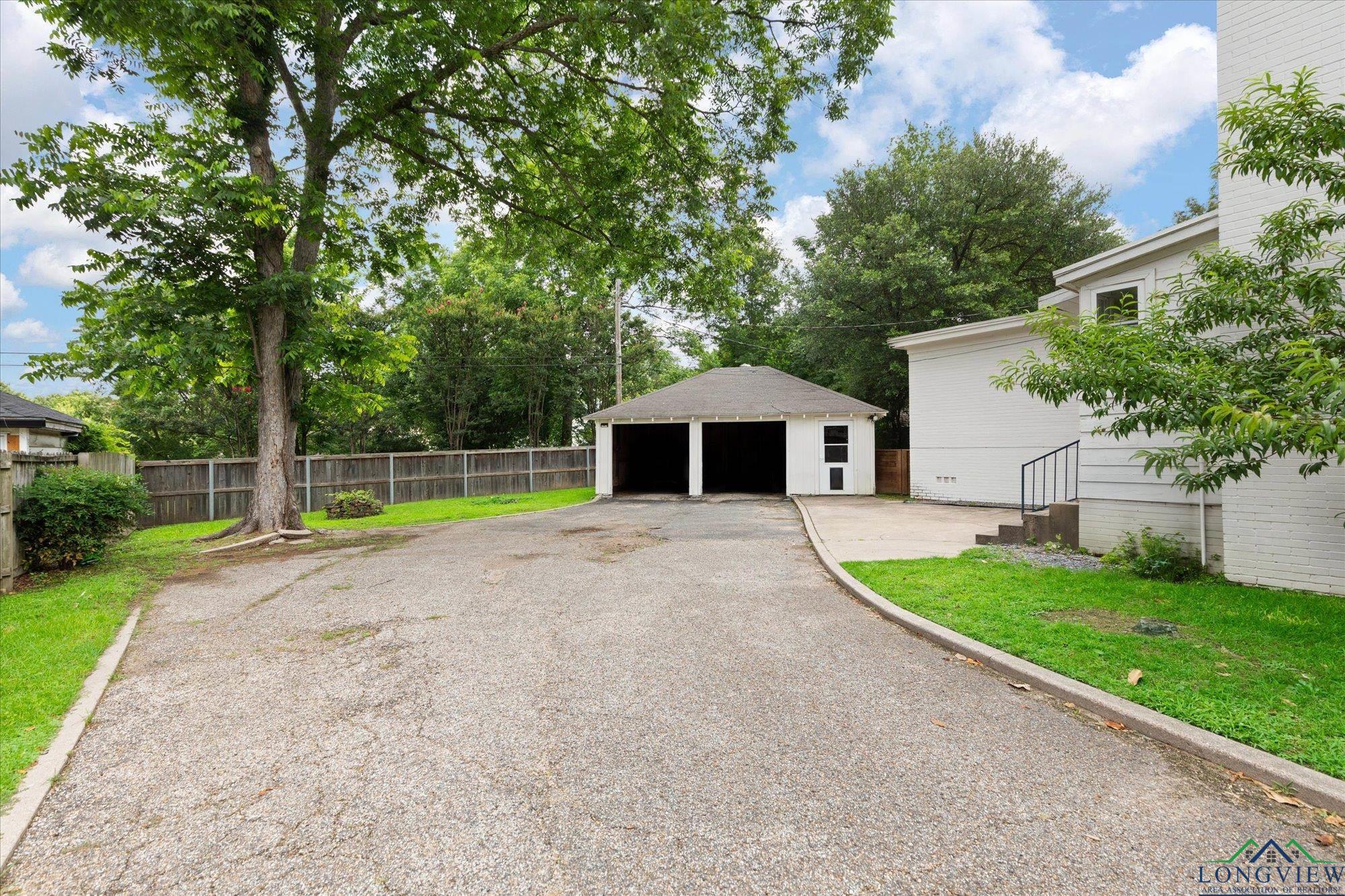 513 E Young, Longview, Texas image 40