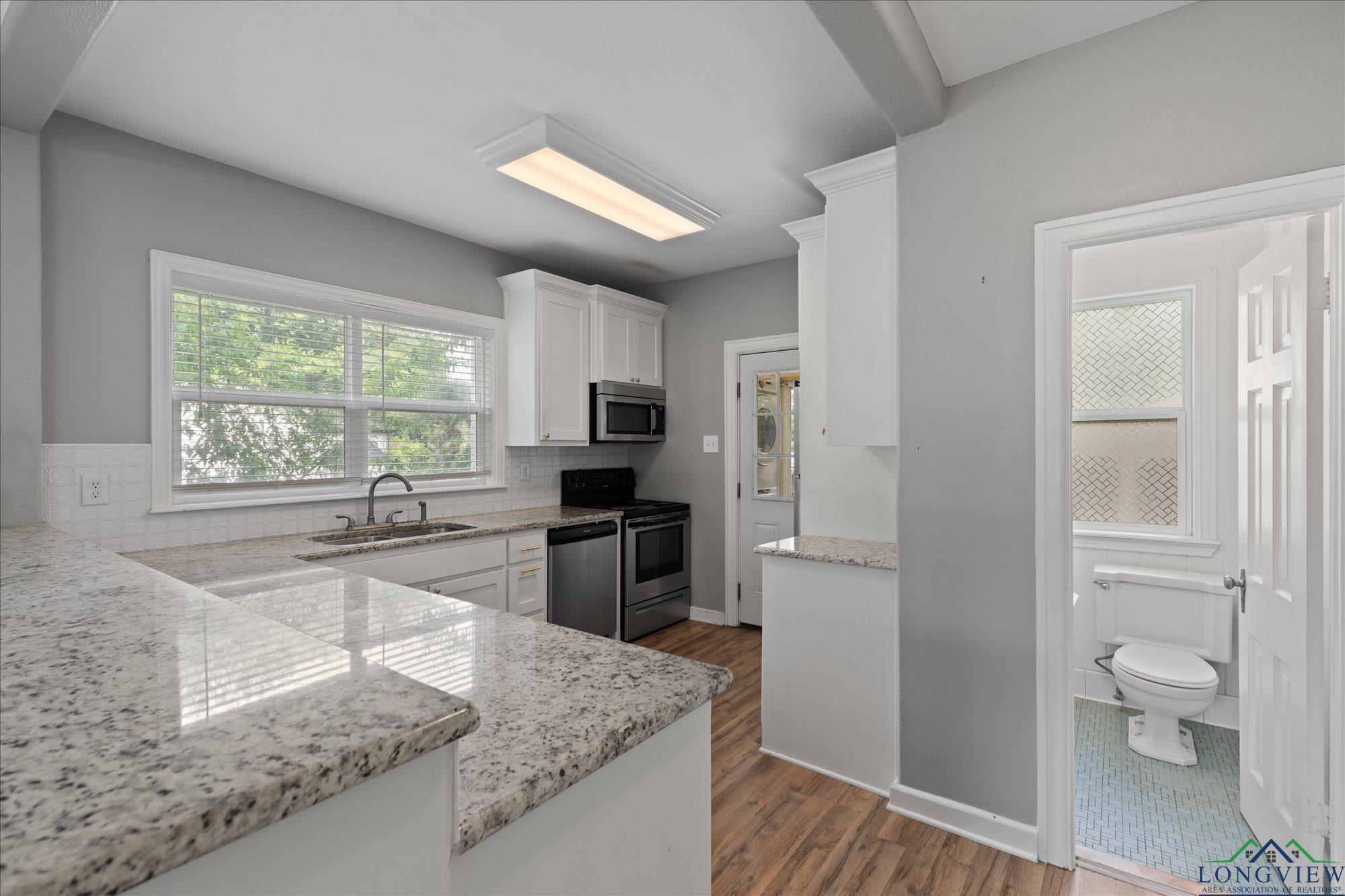 513 E Young, Longview, Texas image 16