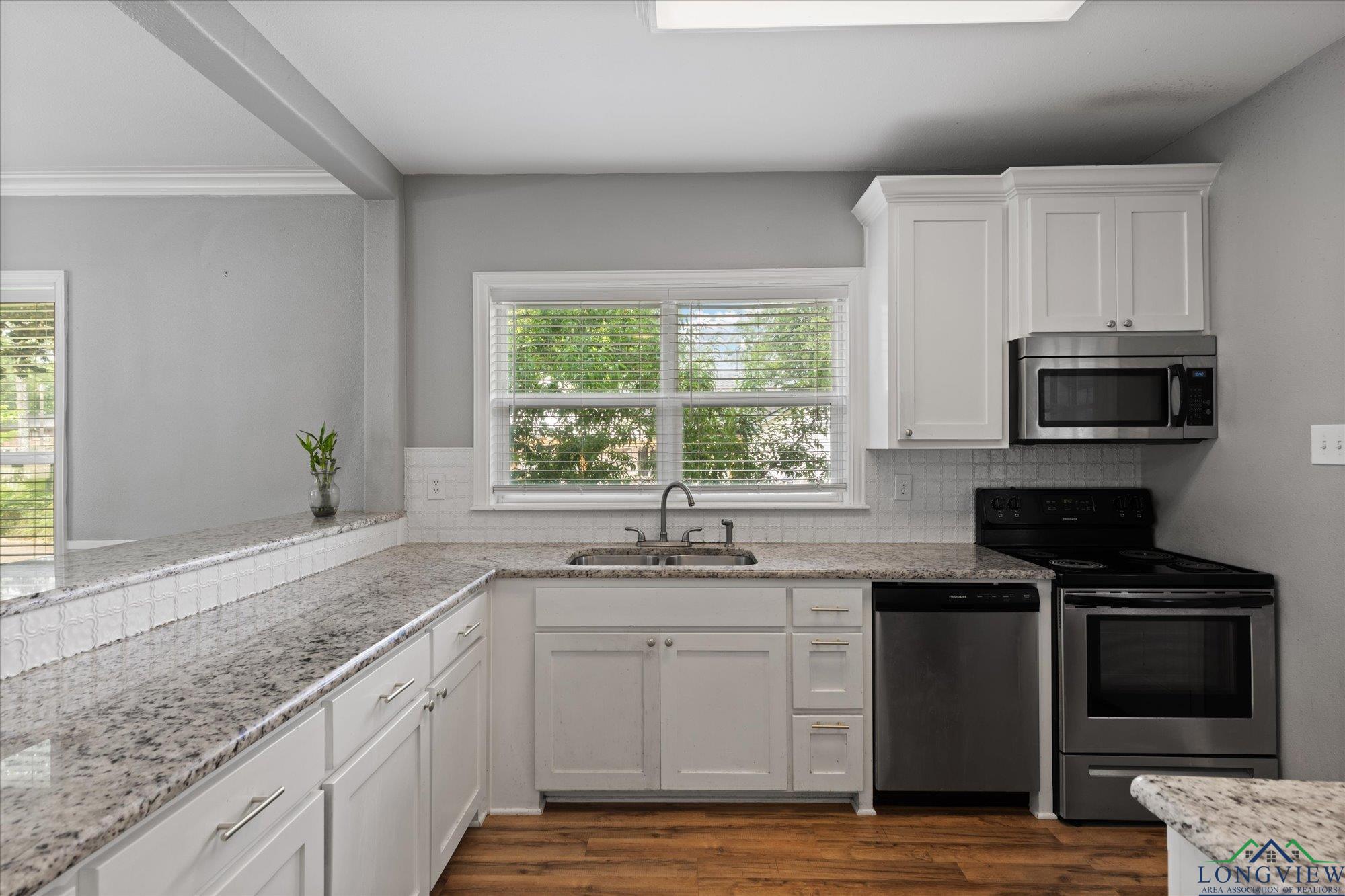 513 E Young, Longview, Texas image 17
