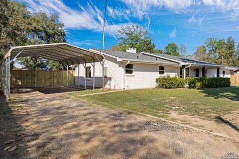 A home in Gladewater