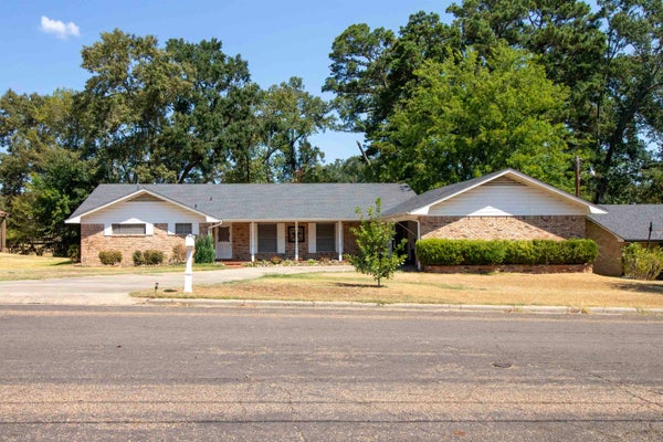 203 HICKORY ST, GLADEWATER, TX 75647 - Image 13091c8ff44fa865da8e0e6b63ce025d/853351519