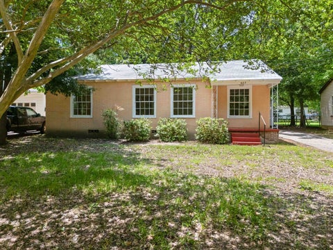 Homes For Sale - 627 Helen St<br/> Kilgore, TX 75662