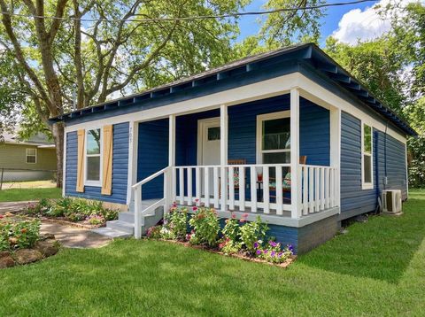 Homes For Sale - 703 E Wright St<br/> Harrison County, Marshall, TX 75670