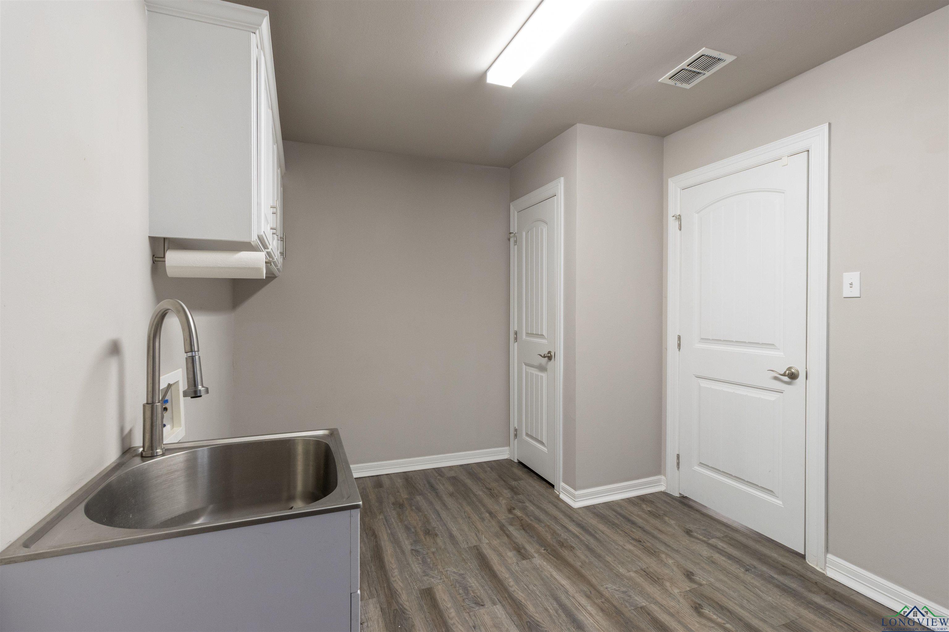 102 N Joann St, White Oak, Texas image 18