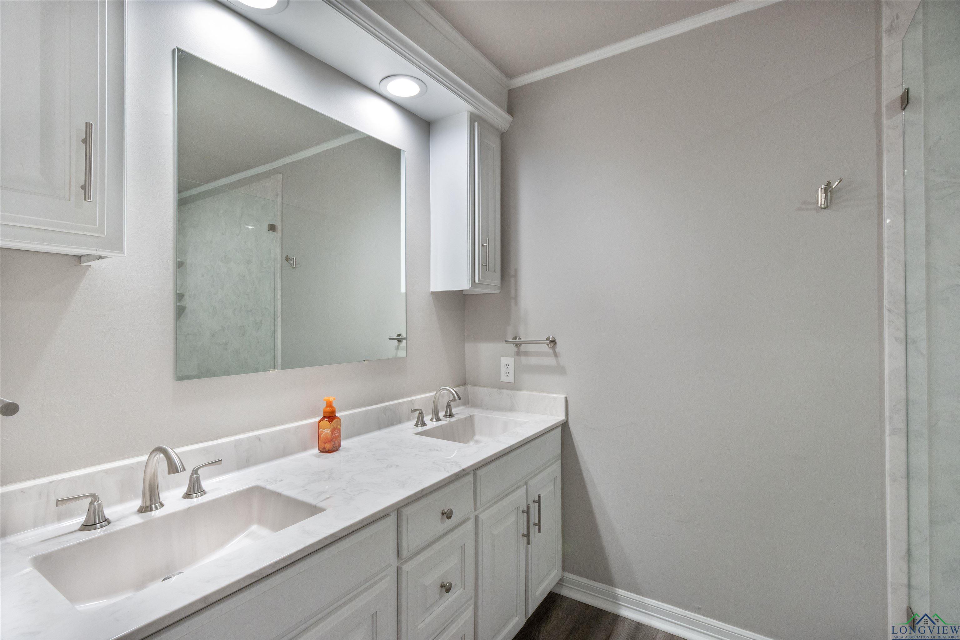 102 N Joann St, White Oak, Texas image 29