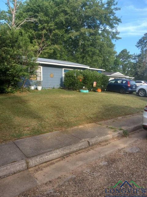 A home in Lone Star