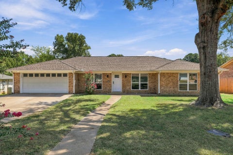 Homes For Sale - 3724 Linda Kaye Dr<br/> Longview, TX 75604