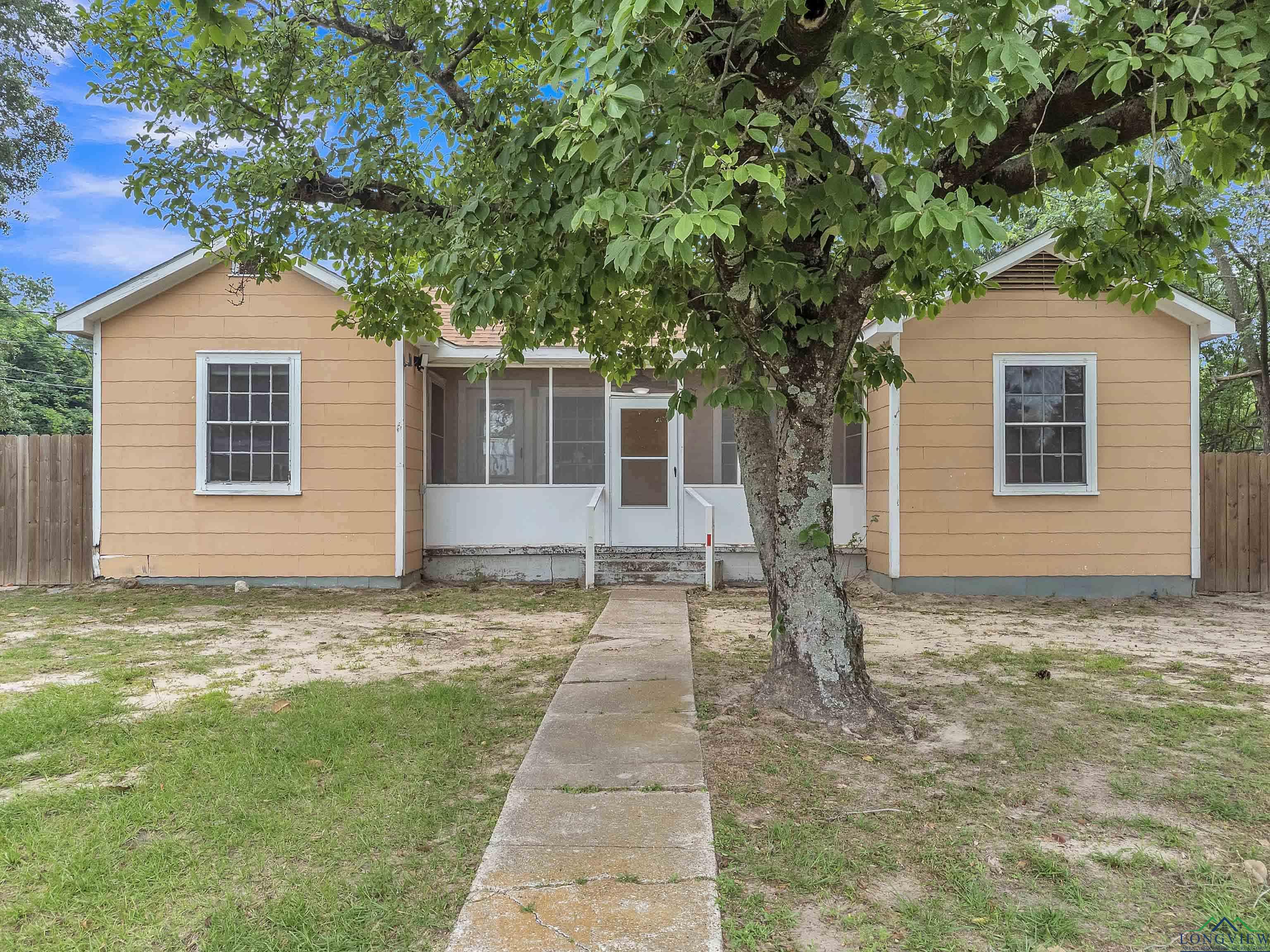 1001 N Main Street, Winnsboro, Texas image 1
