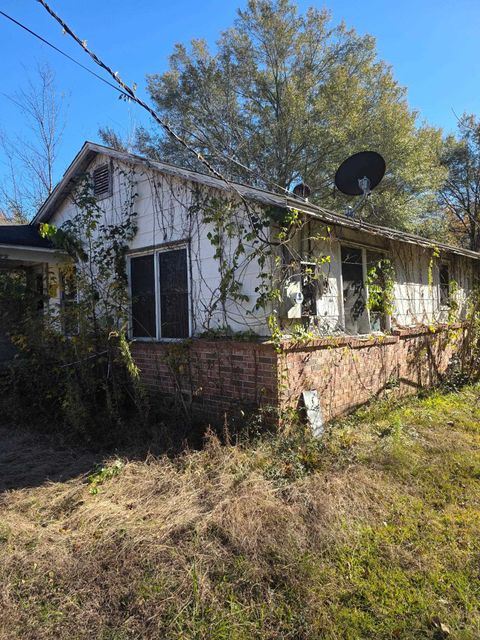 Homes For Sale - 908 Burns Street<br/> Kilgore, TX 75662