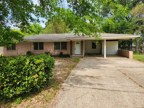 Homes For Sale - 205 E Fairlane Dr<br/> Gregg County, Longview, TX 75604