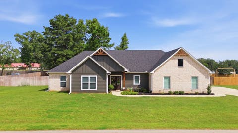 Homes For Sale - 20971 Patriot Circle<br/> Tyler, TX 75703