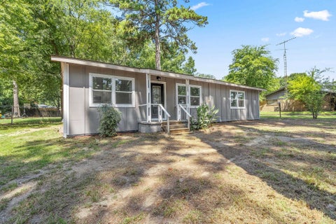 Homes For Sale - 4052 Lakeshore Drive<br/> Lone Star, TX 75668